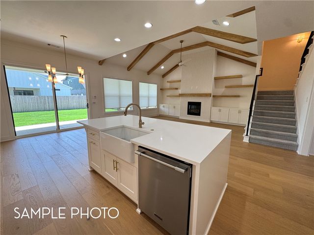 6013 S 41st Street, Rogers, AR 72758