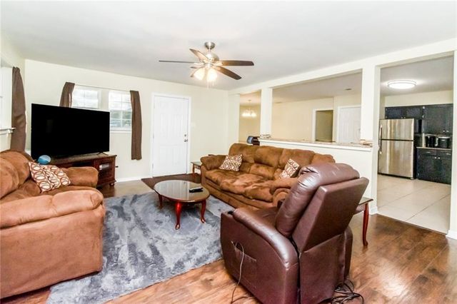 5012 Cottage Hill Road, Mobile, AL 36609