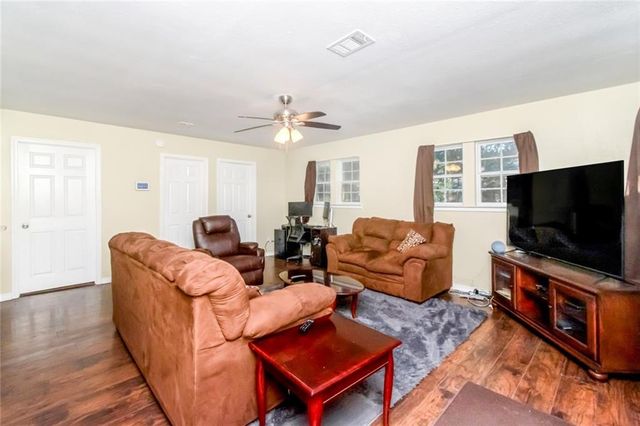 5012 Cottage Hill Road, Mobile, AL 36609