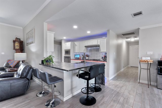 8000 County Road 110 RD, Round Rock, TX 78665