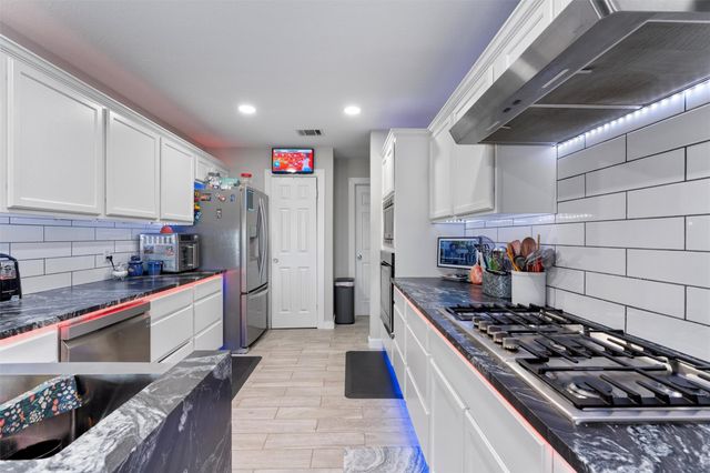 8000 County Road 110 RD, Round Rock, TX 78665