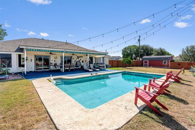 8000 County Road 110 RD, Round Rock, TX 78665