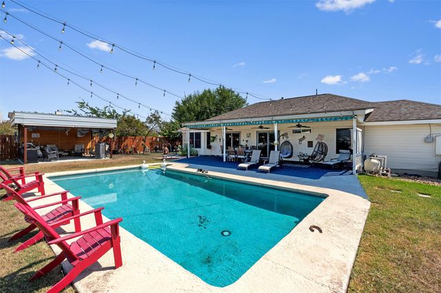 8000 County Road 110 RD, Round Rock, TX 78665