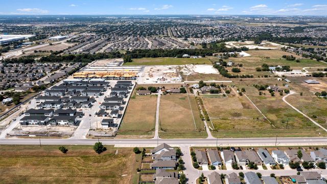 8000 County Road 110 RD, Round Rock, TX 78665