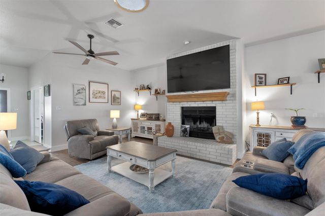 8000 County Road 110 RD, Round Rock, TX 78665