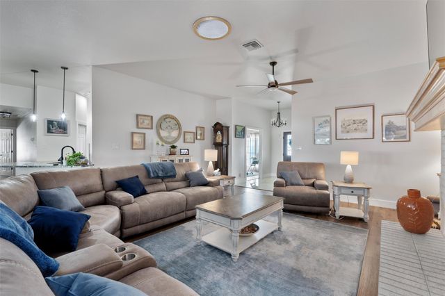 8000 County Road 110 RD, Round Rock, TX 78665