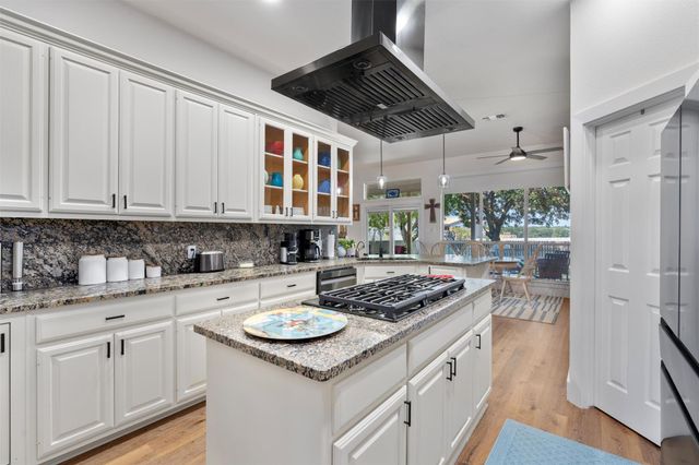 8000 County Road 110 RD, Round Rock, TX 78665