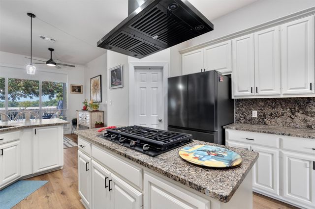 8000 County Road 110 RD, Round Rock, TX 78665