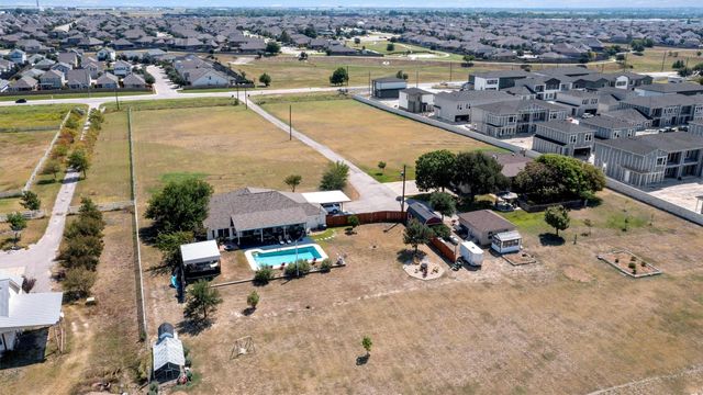 8000 County Road 110 RD, Round Rock, TX 78665