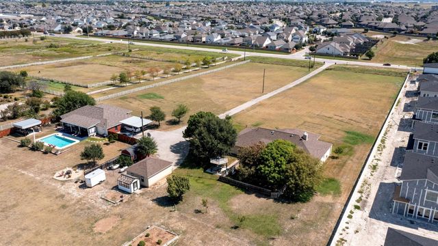 8000 County Road 110 RD, Round Rock, TX 78665