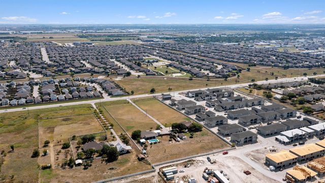 8000 County Road 110 RD, Round Rock, TX 78665