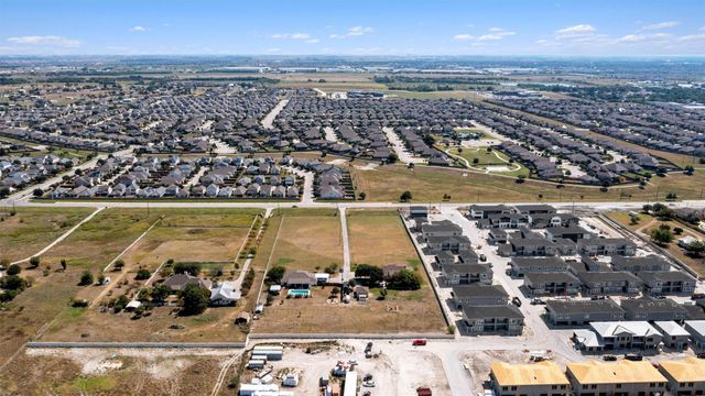 8000 County Road 110 RD, Round Rock, TX 78665