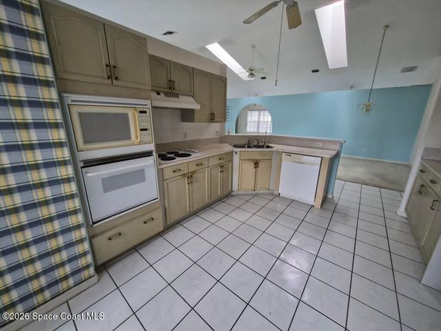 1470 Country Club Drive NE, Palm Bay, FL 32905