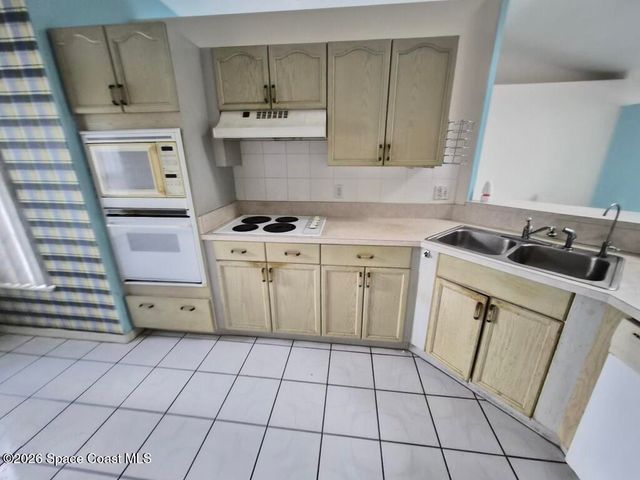 1470 Country Club Drive NE, Palm Bay, FL 32905