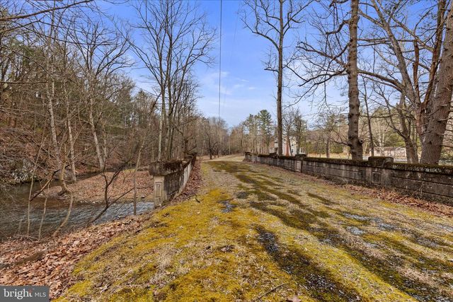 1001 FISHING CREEK VALLEY RD, Harrisburg, PA 17112