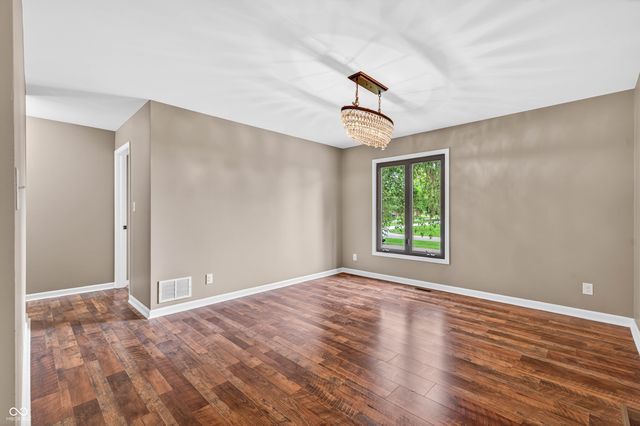 1165 Cottonwood Drive, Columbus, IN 47203