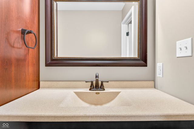 1165 Cottonwood Drive, Columbus, IN 47203