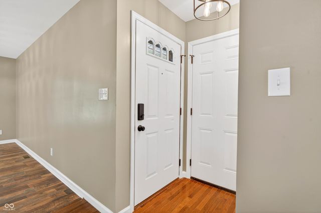 1165 Cottonwood Drive, Columbus, IN 47203