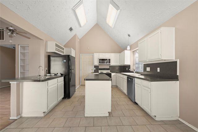 6903 Foxcroft Lane, Humble, TX 77338