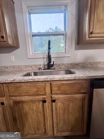 1300 Hill Street, Comer, GA 30629
