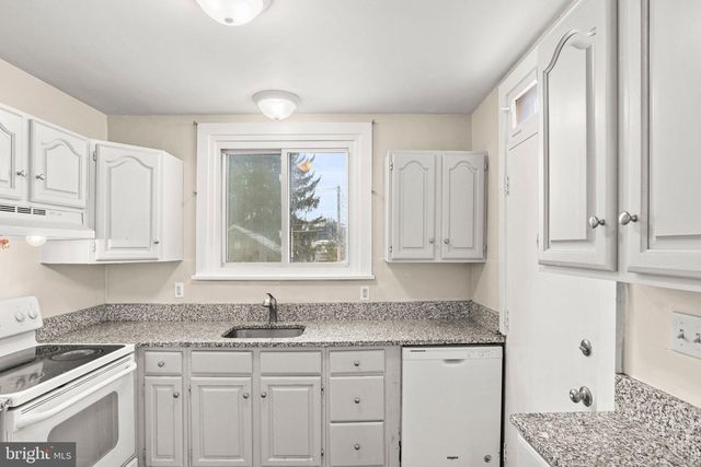 430 W SIMPSON ST, Mechanicsburg, PA 17055