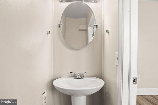 430 W SIMPSON ST, Mechanicsburg, PA 17055