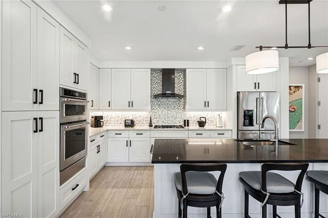 1135 3rd AVE S 119, Naples, FL 34102