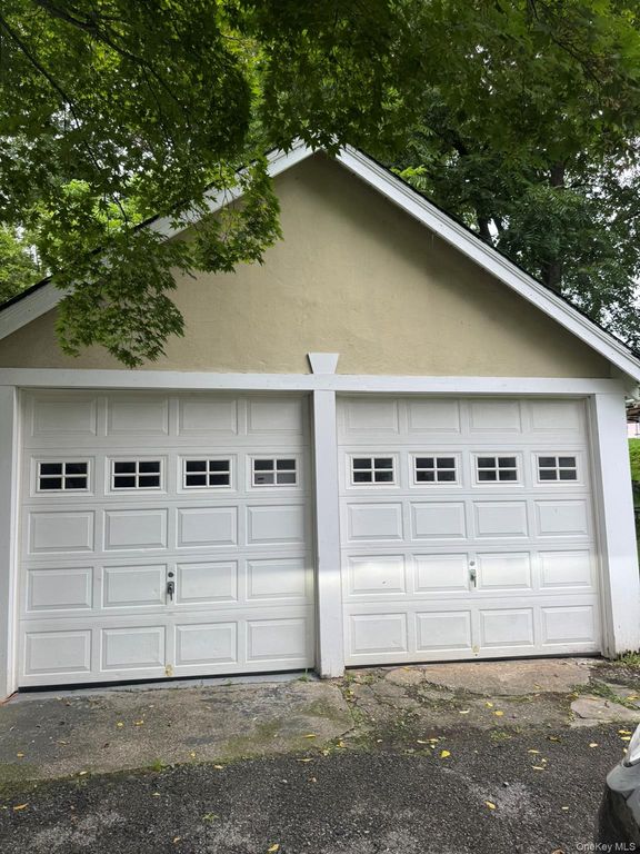 237 8th Street Garage, Verplanck, NY 10596 — exterior