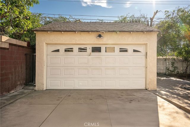 414 University, Burbank, CA 91504