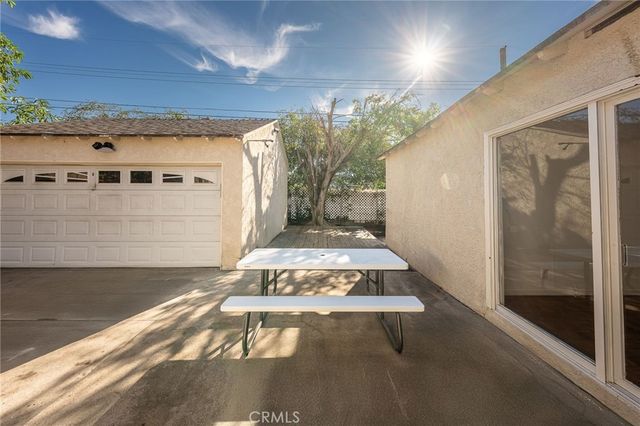 414 University, Burbank, CA 91504