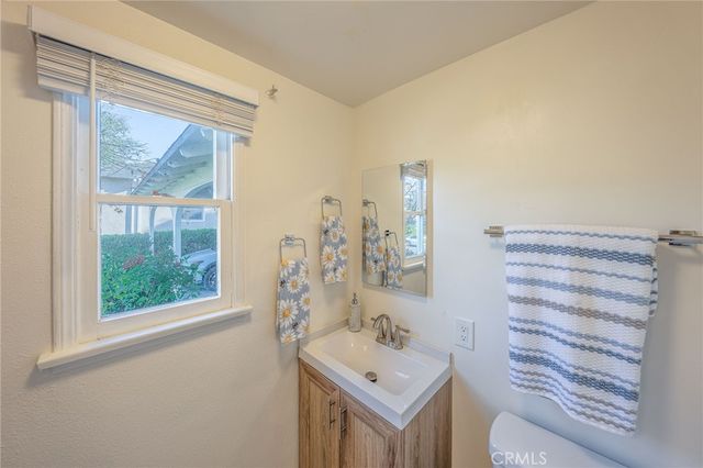 414 University, Burbank, CA 91504