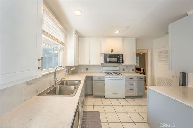 414 University, Burbank, CA 91504