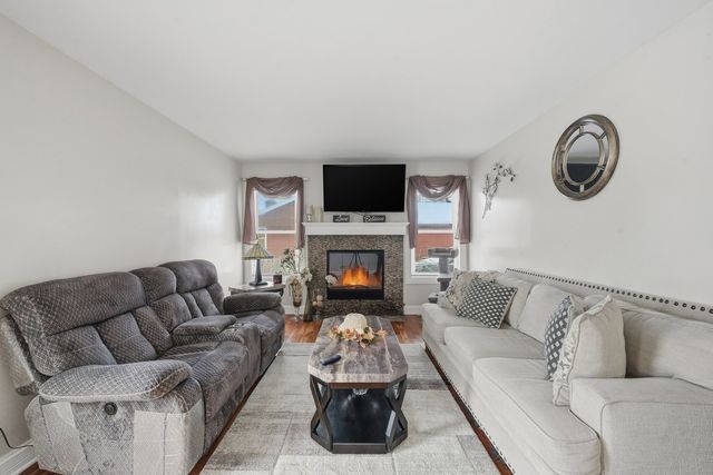 1625 Powder Horn Drive, Algonquin, IL 60102