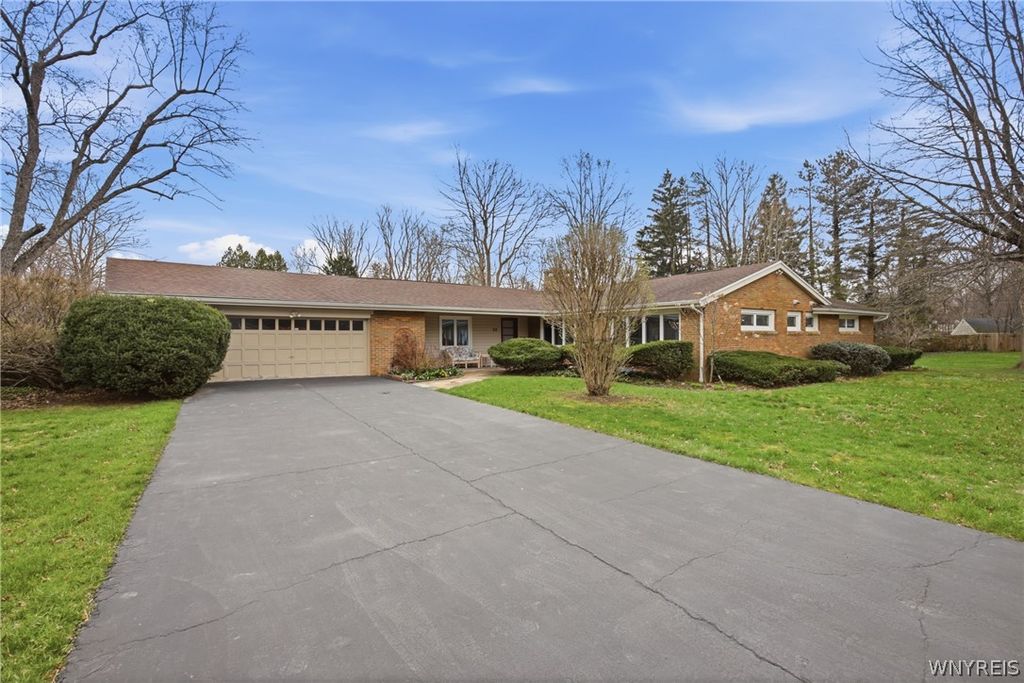 55 Idlewood, Hamburg, NY 14075