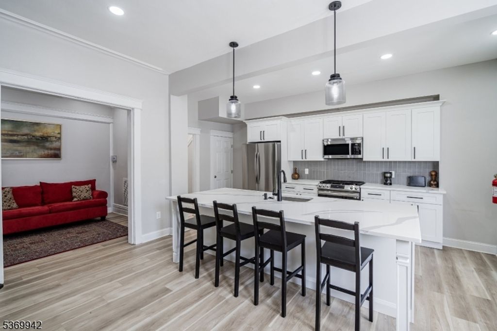 257 Woodlawn Ave, Jersey City, NJ 07305