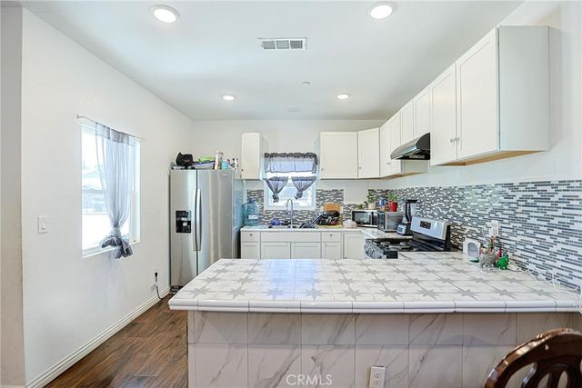 1012 Feliz, Bakersfield, CA 93307