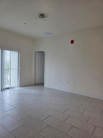 8167 NW 41st St E-409, Doral, FL 33166