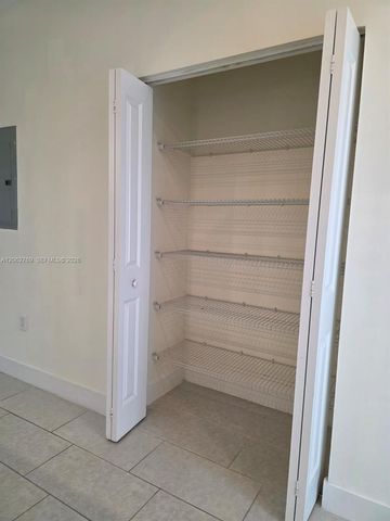 8167 NW 41st St E-409, Doral, FL 33166
