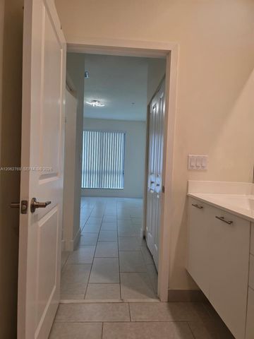 8167 NW 41st St E-409, Doral, FL 33166