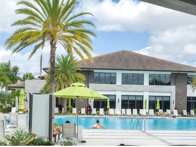 8167 NW 41st St E-409, Doral, FL 33166