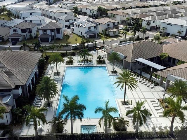 8167 NW 41st St E-409, Doral, FL 33166