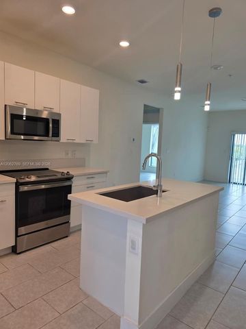 8167 NW 41st St E-409, Doral, FL 33166