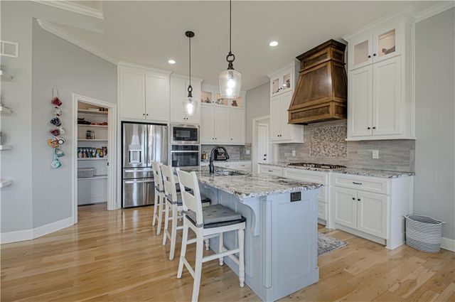 2729 W Elm Street, Olathe, KS 66061