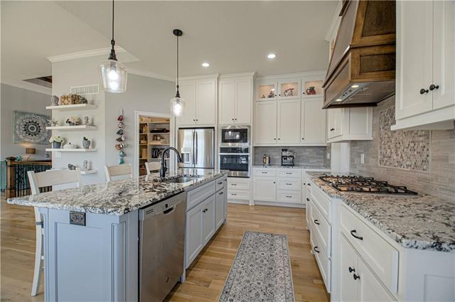 2729 W Elm Street, Olathe, KS 66061