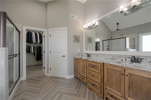 2729 W Elm Street, Olathe, KS 66061