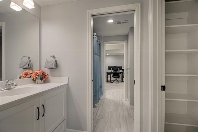 2729 W Elm Street, Olathe, KS 66061