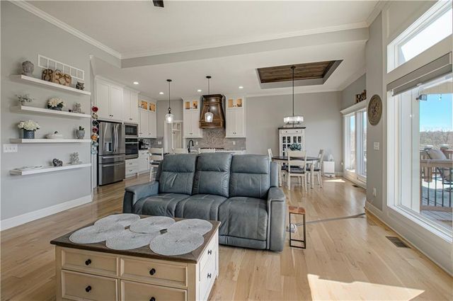 2729 W Elm Street, Olathe, KS 66061