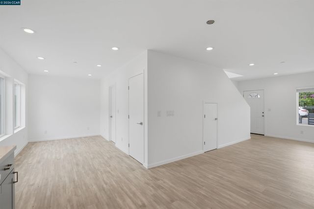 1232 York St, Richmond, CA 94801