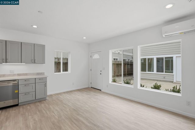 1232 York St, Richmond, CA 94801