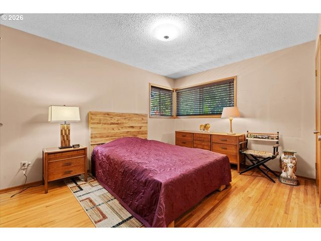 10910 Se PARDEE St, Portland, OR 97266
